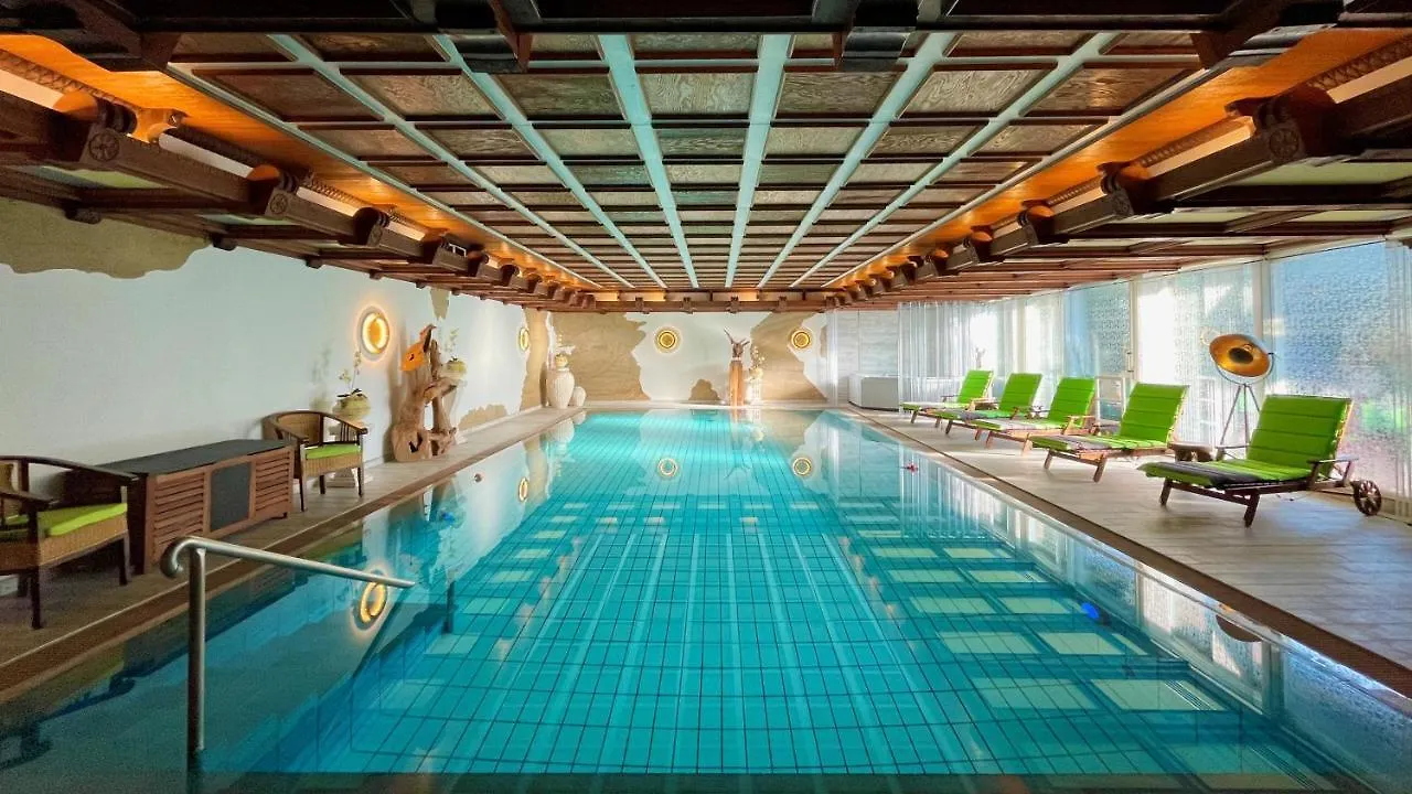 4 Zentrale Hotels nahe Ev.-luth. KG-00 Verwaltung Bad Zwischenahn